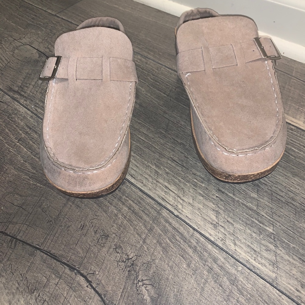 Shoes - Picture 3 of 7